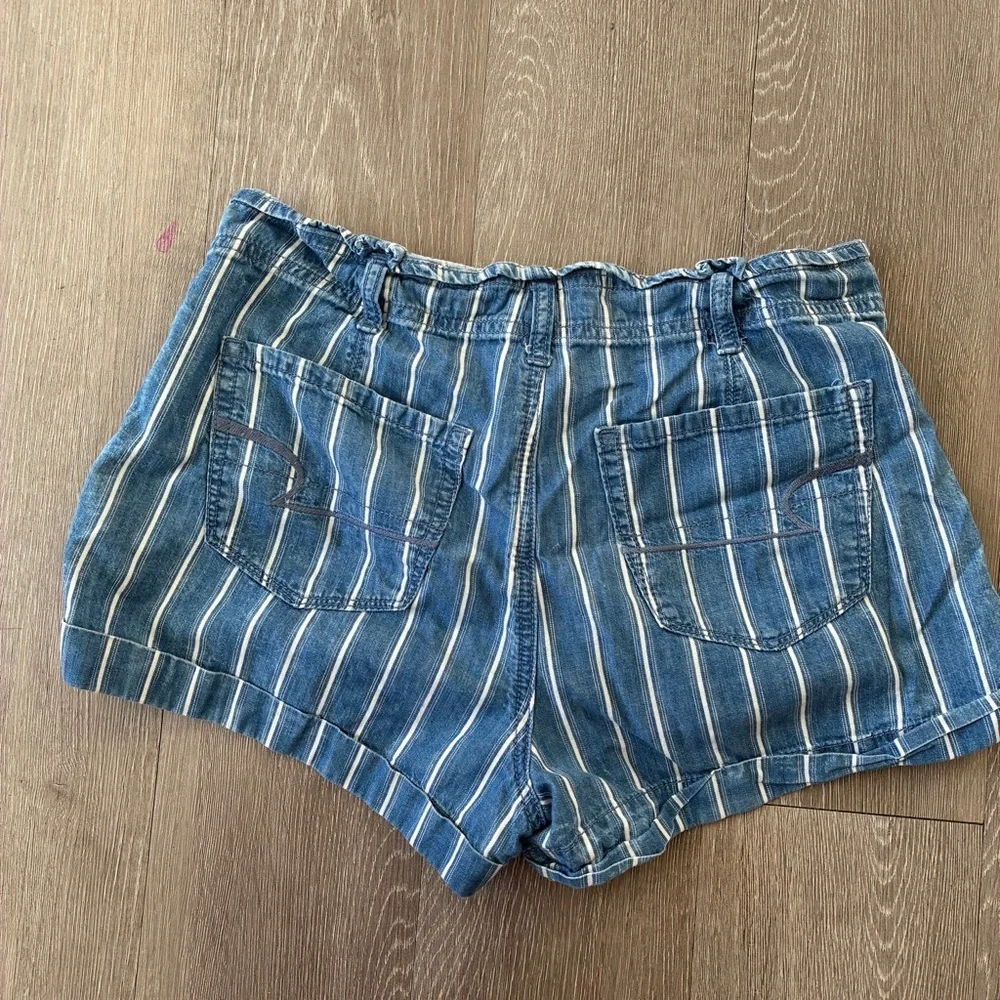 American Eagle pinstripe pleated chambray shorts Classic Americana casual size 4